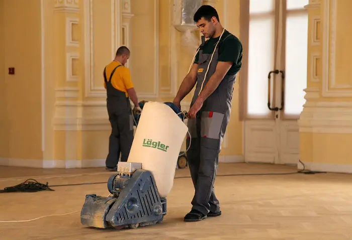 Циклевка паркета и покрытие лаком.